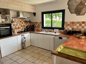 Kühlschrank, Mikrowelle, Ofen, Geschirrspüler