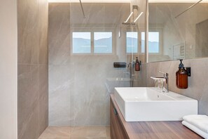 Shower, hair dryer, towels - Apartment Golden Delicious with Mountain View, Large Outdoor Area & Pool (Lana)