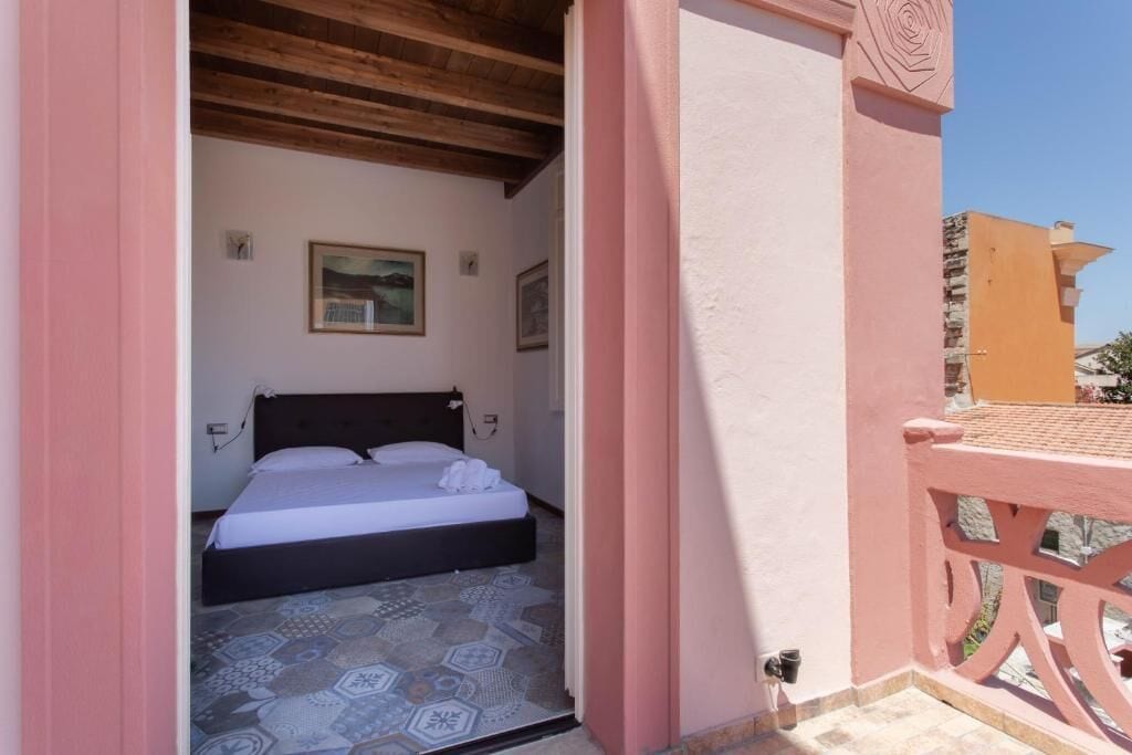 Classic-Apartment, 3 Schlafzimmer, Haustiere gestattet, Stadtblick | Bügeleisen/Bügelbrett, kostenloses WLAN