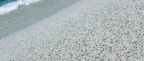 Deluxe Double Room, 1 King Bed, Non Smoking, Bathtub | Beach | Beach umbrellas