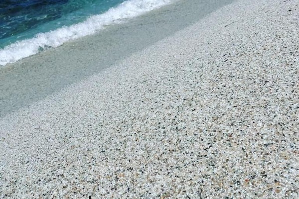 Doppia Deluxe, 1 letto king, non fumatori, vasca da bagno | Spiaggia | Ombrelloni