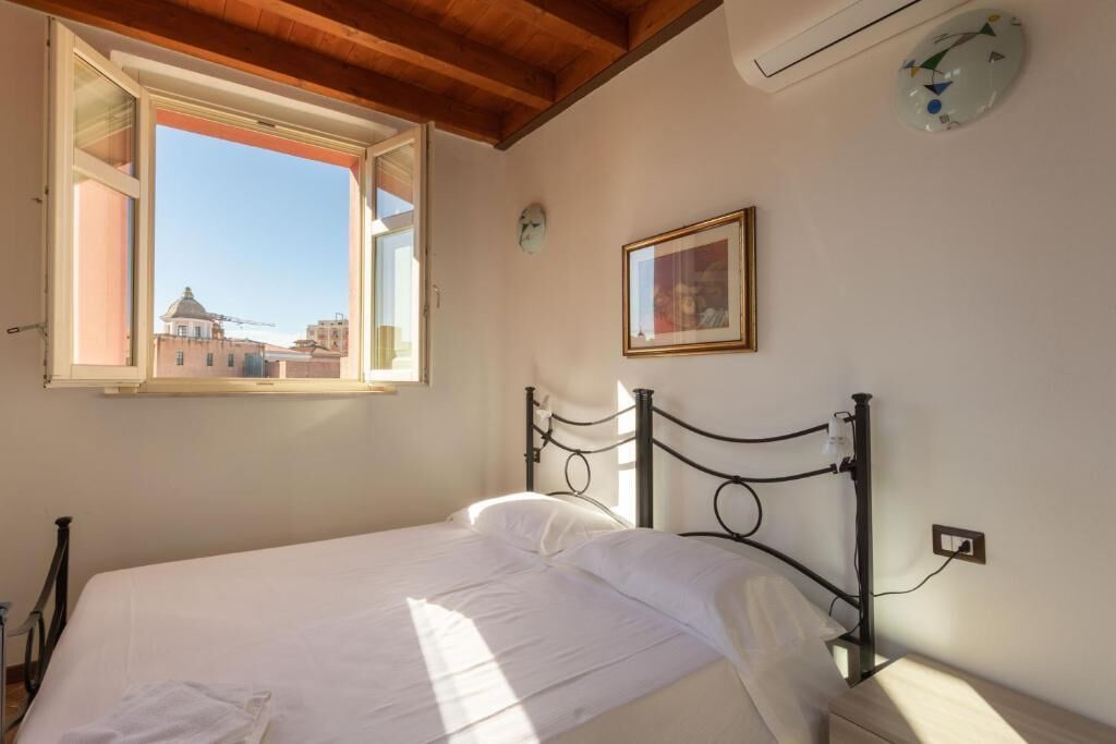 Classic Apartment, 3 Bedrooms, Patio, City View