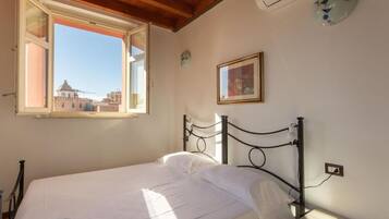 Classic Apartment, 3 Bedrooms, Patio, City View