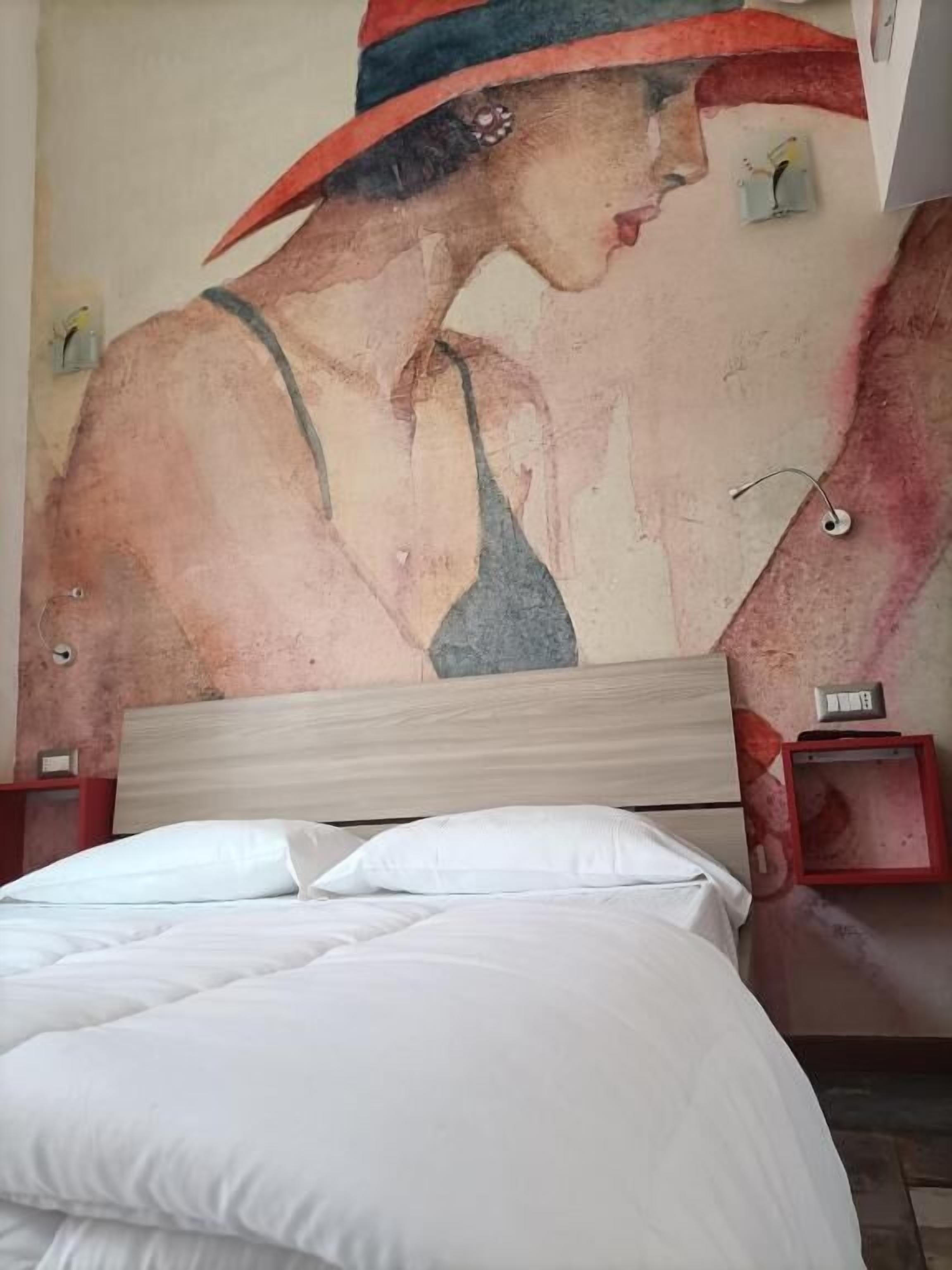 Deluxe Double Room, 1 King Bed, Non Smoking, Bathtub | Iron/ironing board, free WiFi