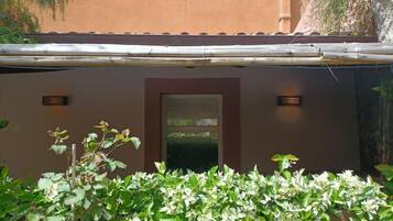 Comfort House, Pool View | Exterior detail