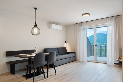 Appartement 'Gala' avec vue sur la montagne, grand espace extérieur et piscine