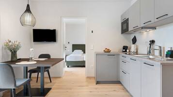Fridge, microwave, stovetop, dishwasher