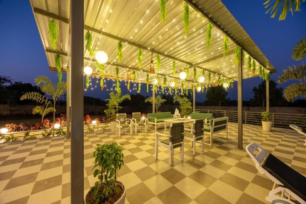 Deluxe villa, balkon, uitzicht op tuin | Buiten dineren