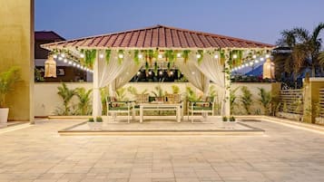 Deluxe Villa, Balcony, Garden View | Outdoor dining