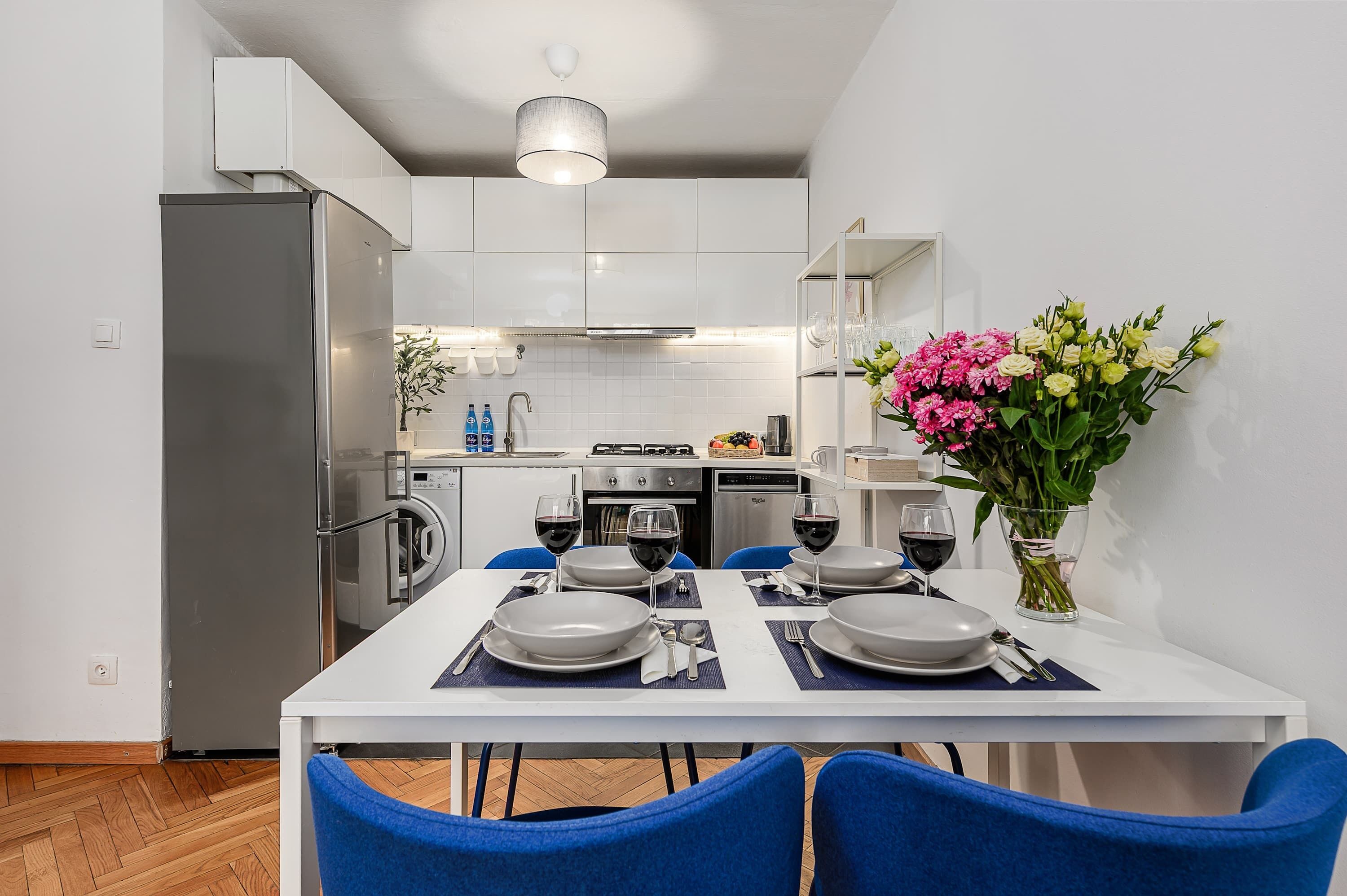 Fridge, oven, stovetop, dishwasher