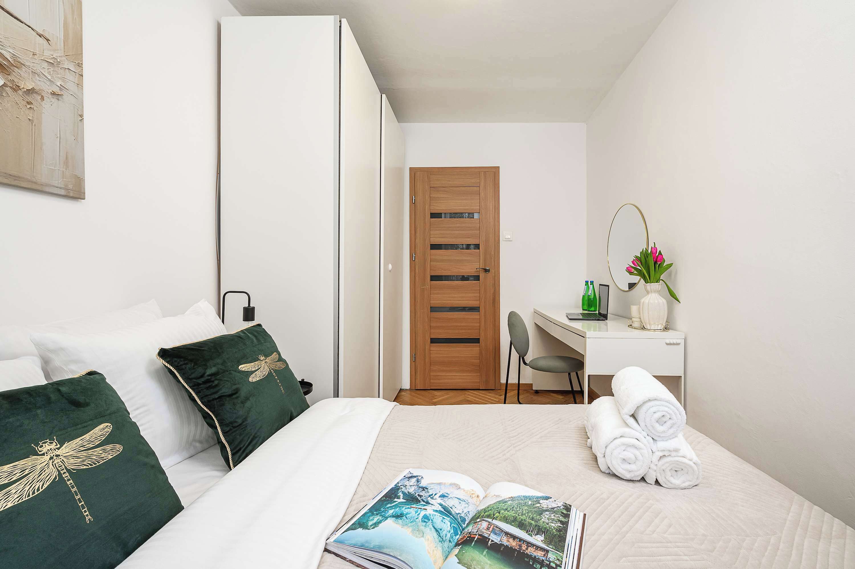 1 bedroom, desk, iron/ironing board, WiFi