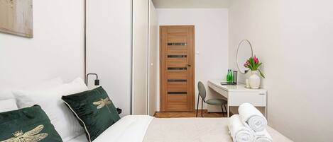 1 bedroom, desk, iron/ironing board, WiFi