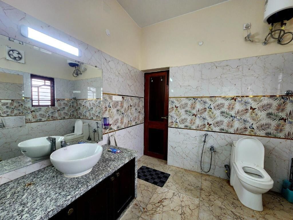 Executive suite, uitzicht op tuin | Badkamer