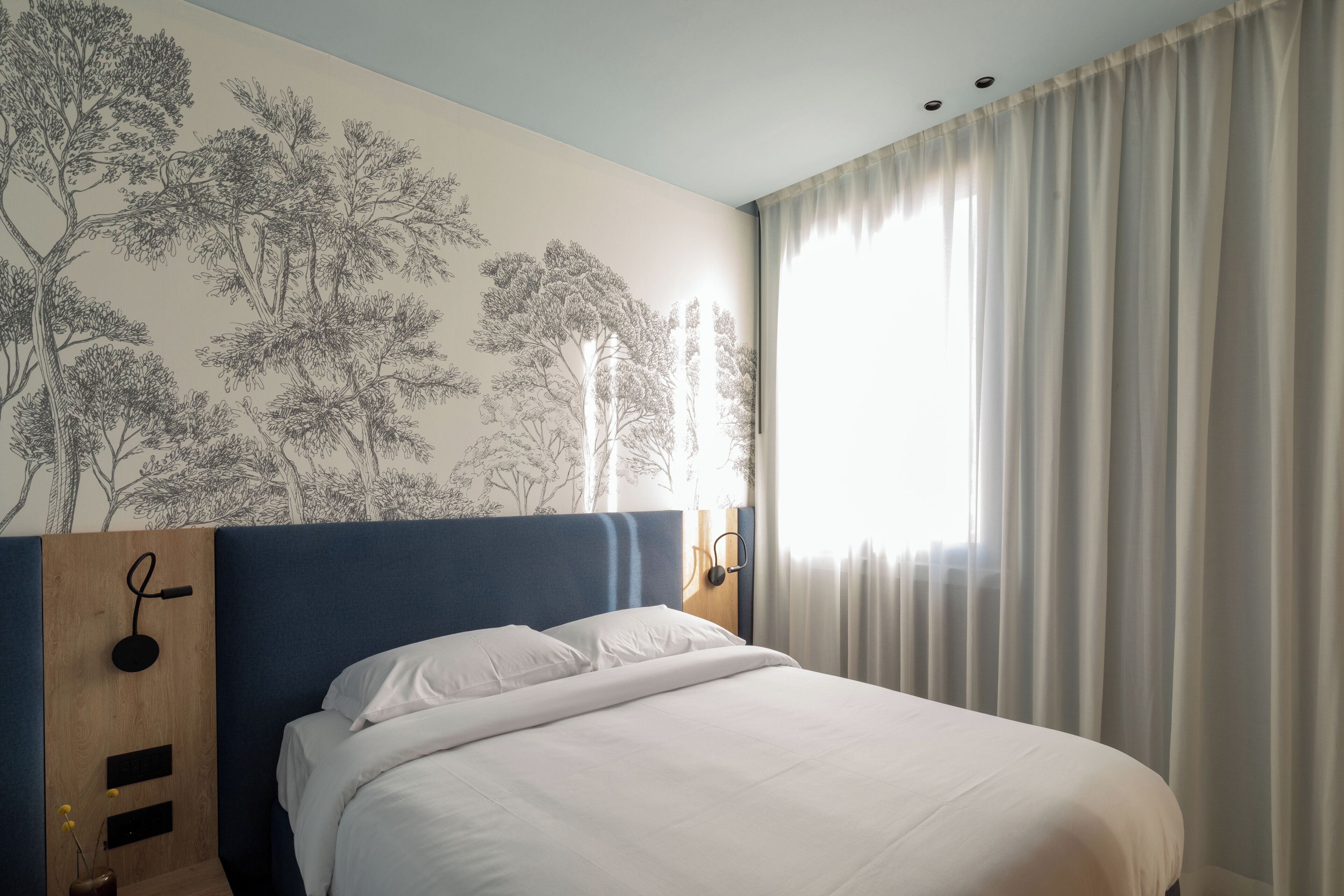 Deluxe Double Room, Balcony | Bar mini, meja, kalis bunyi, Wi-fi percuma 