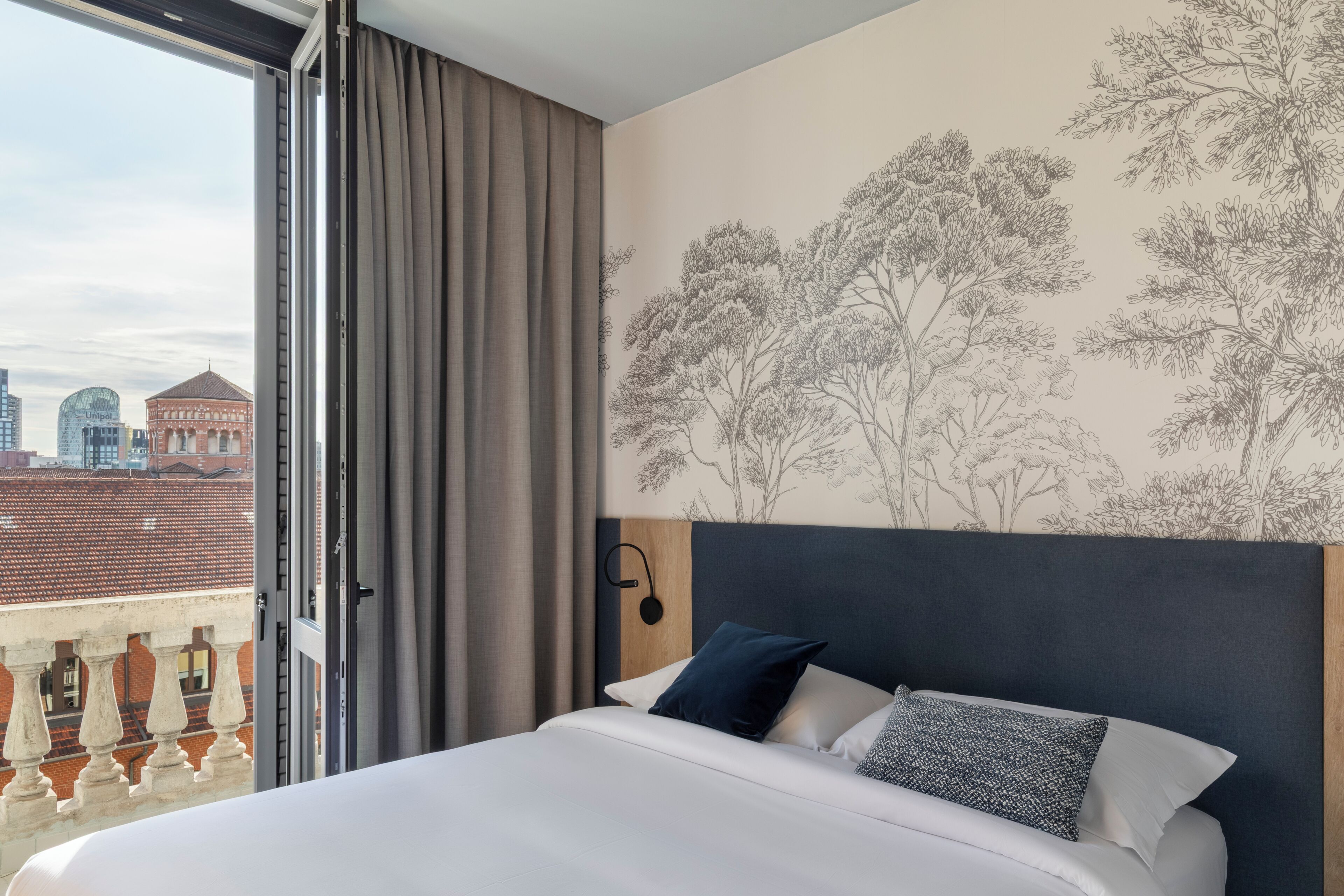 Quarto casal luxo, sacada | Frigobar, escrivaninha, quartos à prova de som, Wi-Fi de cortesia