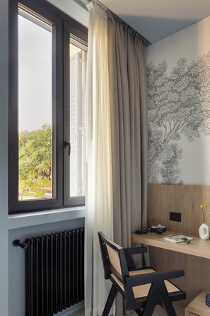 Minibar, bàn, phòng cách âm, truy cập Internet không dây miễn phí 