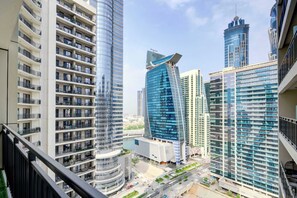 Property grounds - Chic and Cozy 1BR Retreat - Canal and City View (Dubai)