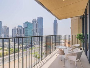 Property grounds - Luxury 2BR Family Living - Premium Amenities (Dubai)