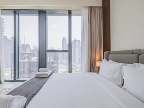 Iron/ironing board, WiFi, bed sheets - Luxury 2BR Family Living - Premium Amenities (Dubai)