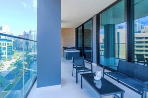Property grounds - Private Jacuzzi, Modern 2BR Furnished, Canal View (Dubai)
