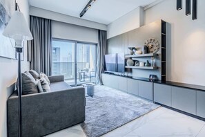 TV, offices - Spacious 1BR plus Maids, Furnished, City View (Dubai)