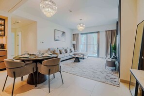 TV, offices - Skyline and Pool View, Furnished, Downtown (Dubai)