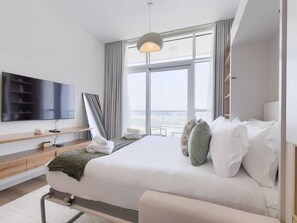 Tabla de planchar con plancha, wifi y ropa de cama 