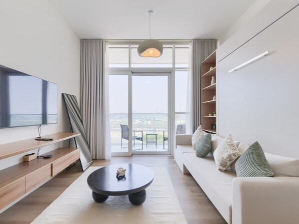 Televisión y oficina 