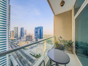 Property grounds - Sleek 2BR High-Rise Stay in Vibrant Dubai Marina (Dubai)
