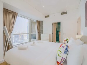 2 bedrooms, iron/ironing board, WiFi, bed sheets - Sleek 2BR High-Rise Stay in Vibrant Dubai Marina (Dubai)