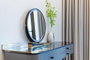 Interior - Stylish 1BR - Canal & Burj View - Business Bay (Dubai)