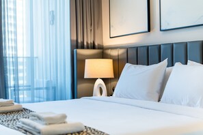 Iron/ironing board, WiFi, bed sheets - Pool View, Fully Furnished, Prime Location! (Dubai)