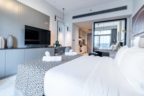 Iron/ironing board, WiFi, bed sheets - Spacious Studio | Furnished | Close to Dubai Mall (Dubai)