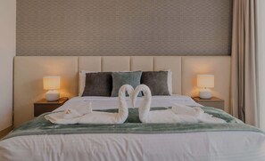 2 bedrooms, iron/ironing board, WiFi, bed sheets - Burj Khalifa View, Brand New, Amazing Facilities (Dubai)