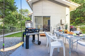 Outdoor dining - HOT & DOG (Shirahama)