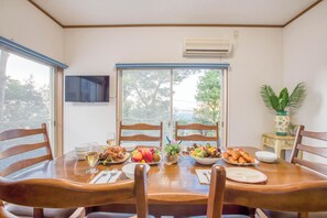 Dining - HOT & DOG (Shirahama)