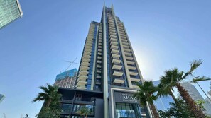 Exterior - Luxurious 1BR in the Heart of Business Bay (Dubai)
