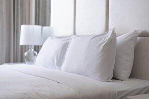 Iron/ironing board, WiFi, bed sheets - Close to Dubai Mall, Fully Furnished 1BR, Downtown (Dubai)