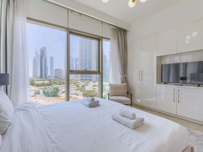Iron/ironing board, WiFi, bed sheets - Full Burj Khalifa View - Modern 3BR Maids Estate (Dubai)