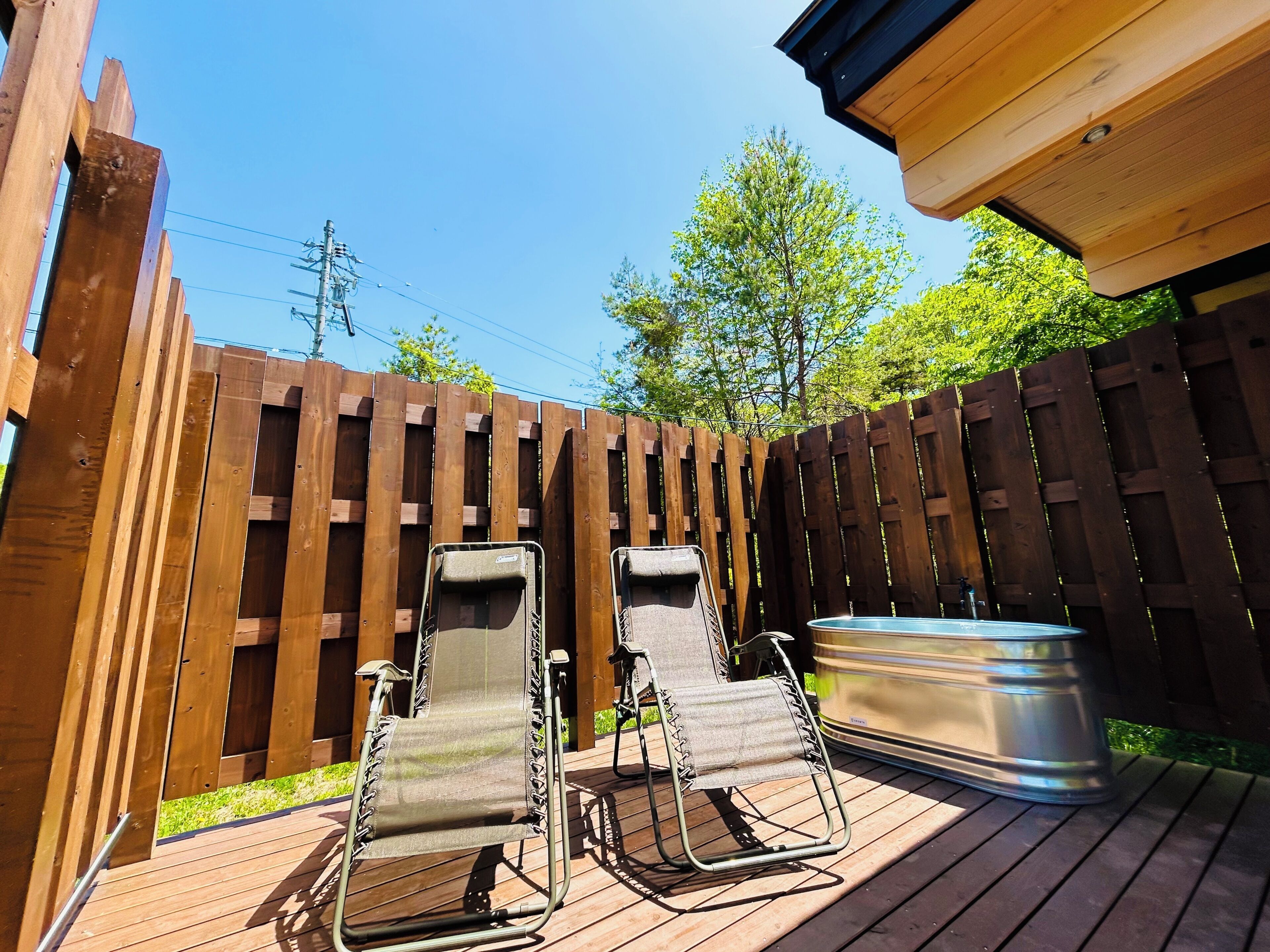 Outdoor spa tub
