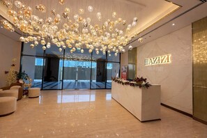 Lobby - Luxury 2BR Getaway - Prime Location in Meydan (Dubai)