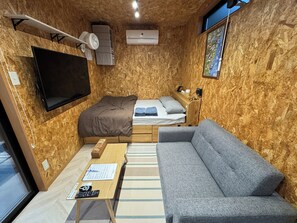 Room - Hachikita U Base (Miyazaki)