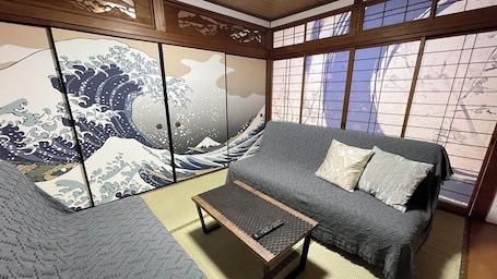Living area. Marine Amkusa 2gokyo
