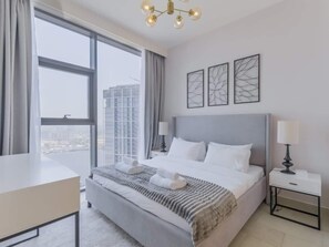 Iron/ironing board, WiFi, bed sheets - Full Creek View, Spacious 3BR Apt in Creek Harbour (Dubai)