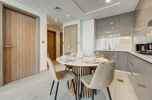 Fridge, microwave, oven, stovetop - Premium 1BR, Furnished with Pool View in Al Jaddaf (Dubai)