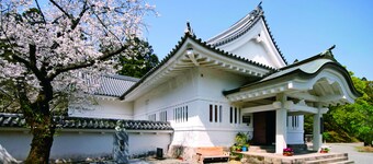 Post House Tuzuri