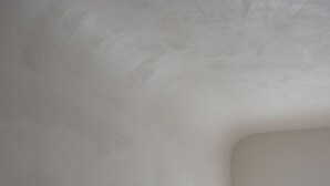 A plain white wall with a rectangular recess. - Toutou Onzaki Nikai no Yado (Kurashiki)
