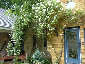 Exterior detail - Hotel Queen's Manor (Nasu)