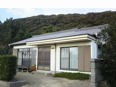 Exterior. Villa Hamakanaya