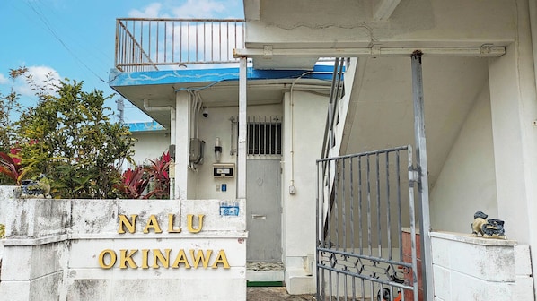 Exterior detail - Nalu.okinawa (Uruma)